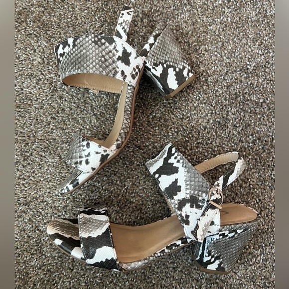 CL by Laundry Snakeskin Heels - Picture 1 of 3